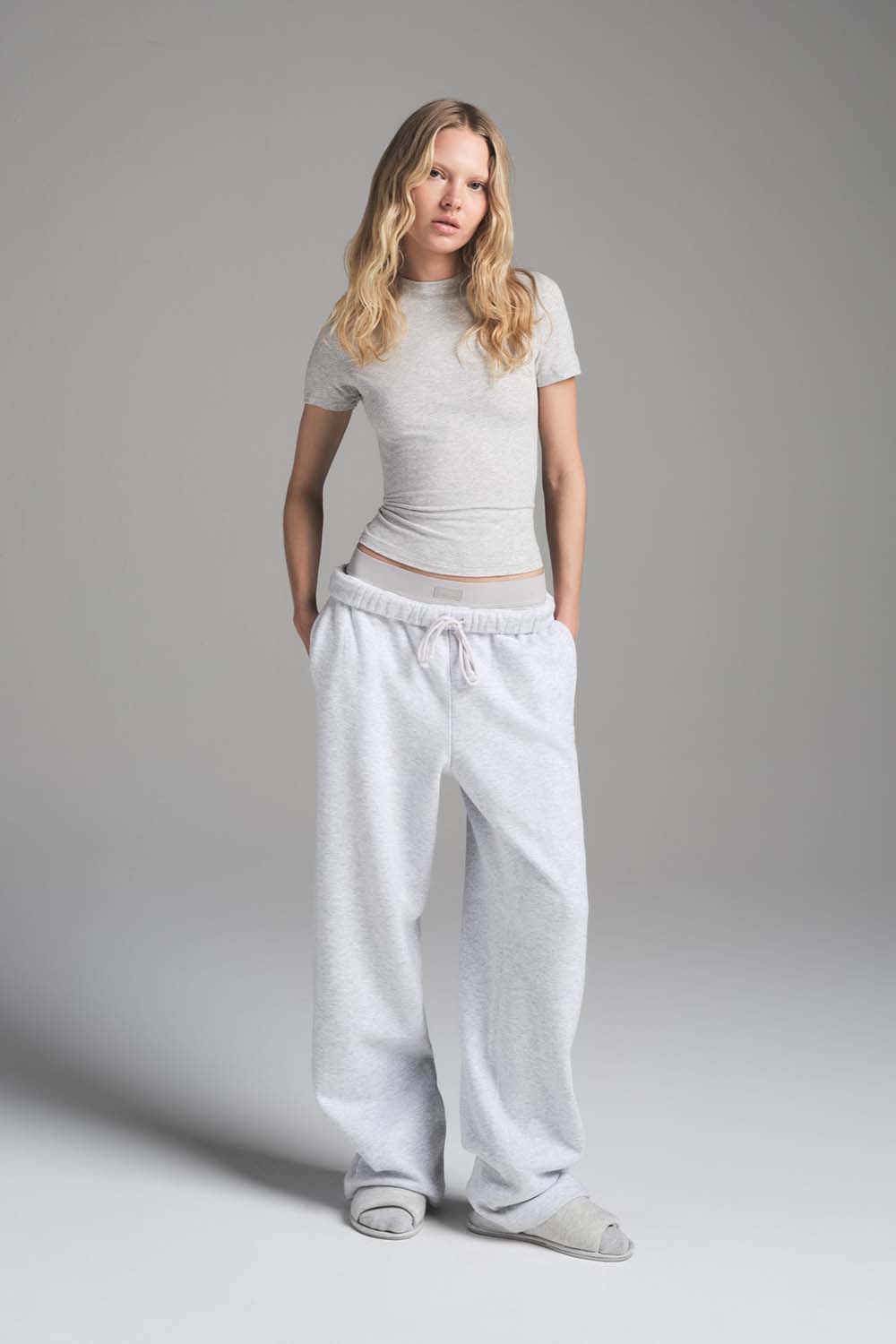 תמונת כל הלוק של CLASSIC STRAIGHT LEG PANT